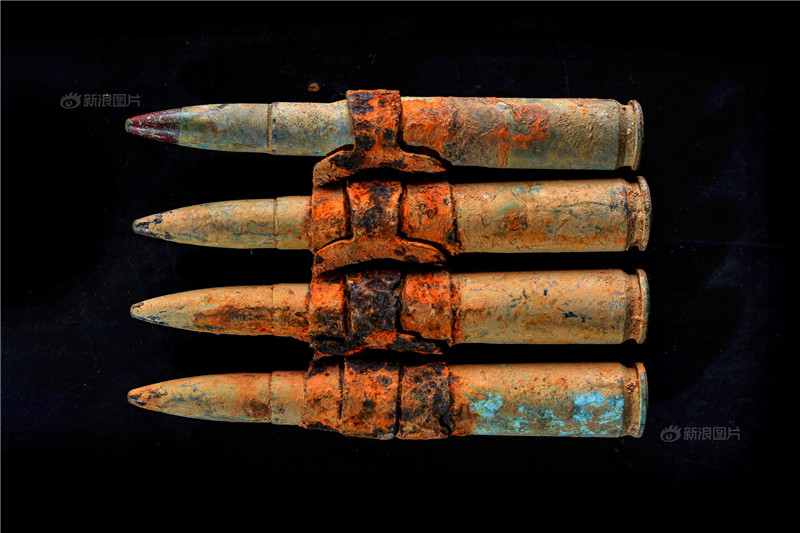 这是一排重机枪子子弹。50年代时，上山干活的村民还能经常在山上发现远征军或者穿着日军军服的遗骨。