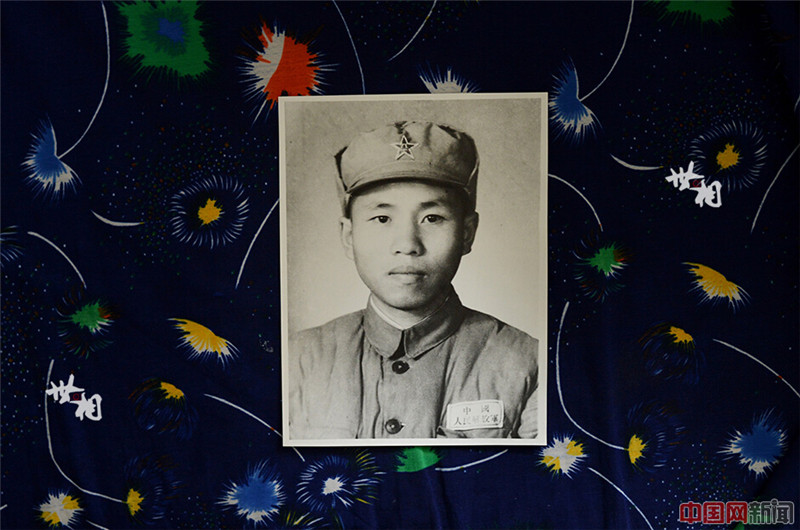 这是江寿石仅有的老照片，于1949年起义后拍摄。江寿石说自己的记忆力越来越差，过去的很多事情都想不起来了