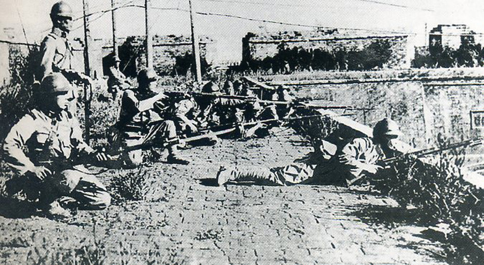1931年9月19日晨，攻占沈阳北攘门的关东军居高临下，向沈阳射击。