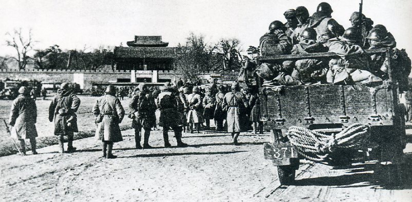 1933年2月，关东军在作好一切准备的基础上，大举进犯热河。3月4日，攻入热河省会承德。
