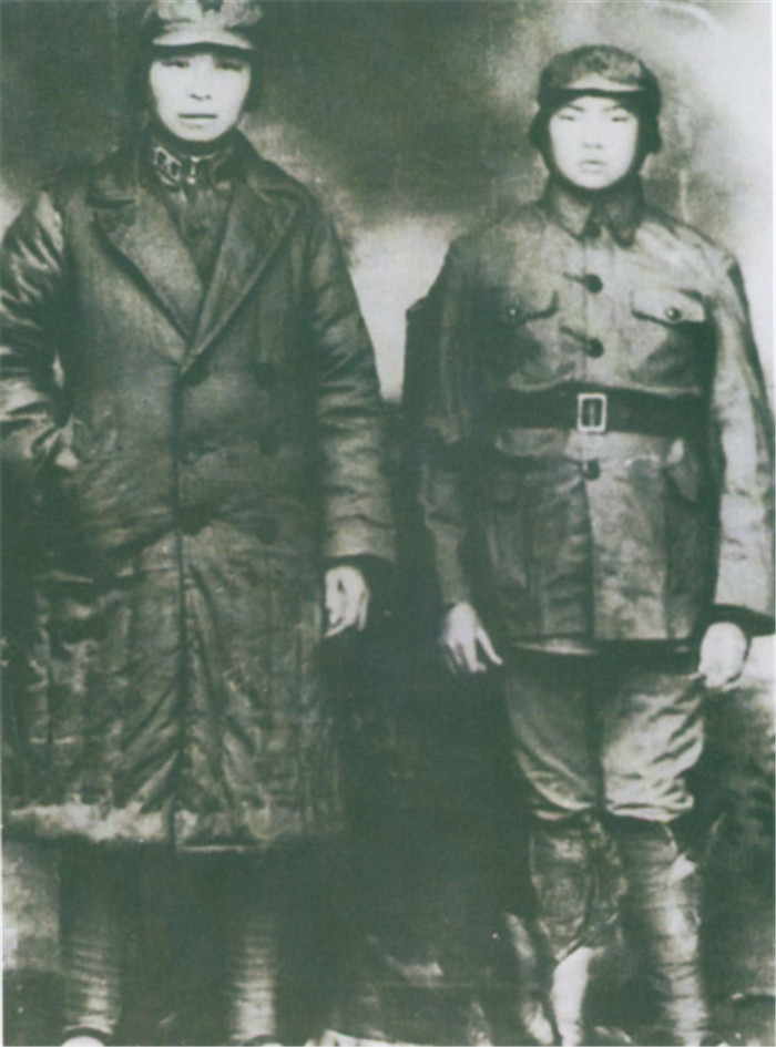 长征时任红六军团组织部长、红二方面军组织部副部长的李贞和她的警卫员。