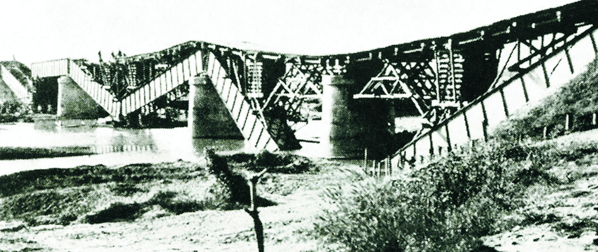 被日军炸毁的浙赣铁路诸暨安华铁桥