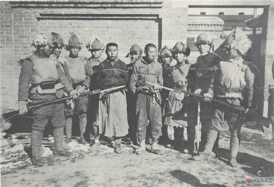 日伪军警大肆搜捕共产党员和抗日志士。