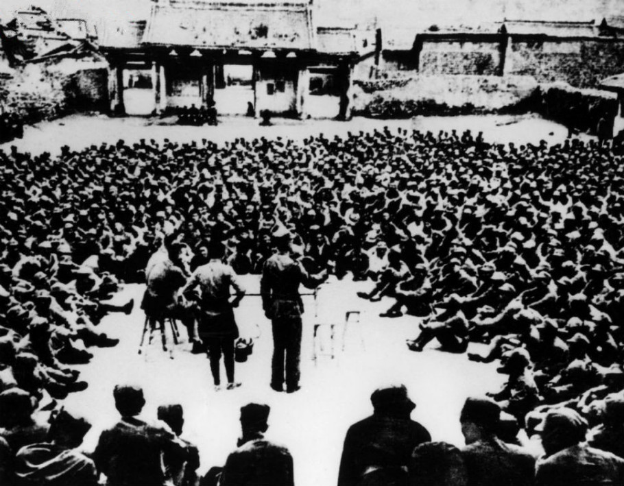 1938年，平汉伪军1800人起义，边区召开欢迎大会。