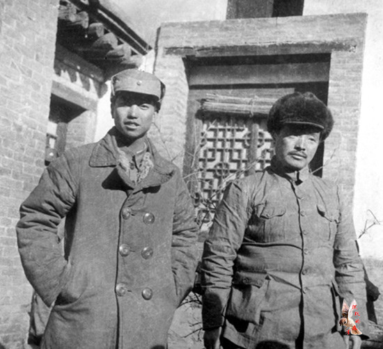1937年，萧克与贺龙在红军改编为八路军时合影，贺龙为120师师长，萧克为副师长。