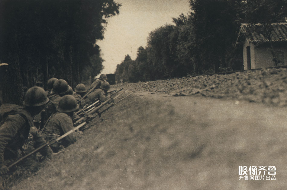1938年5月17日，沿陇海线向徐州地区进犯的第十三师团团津部队。