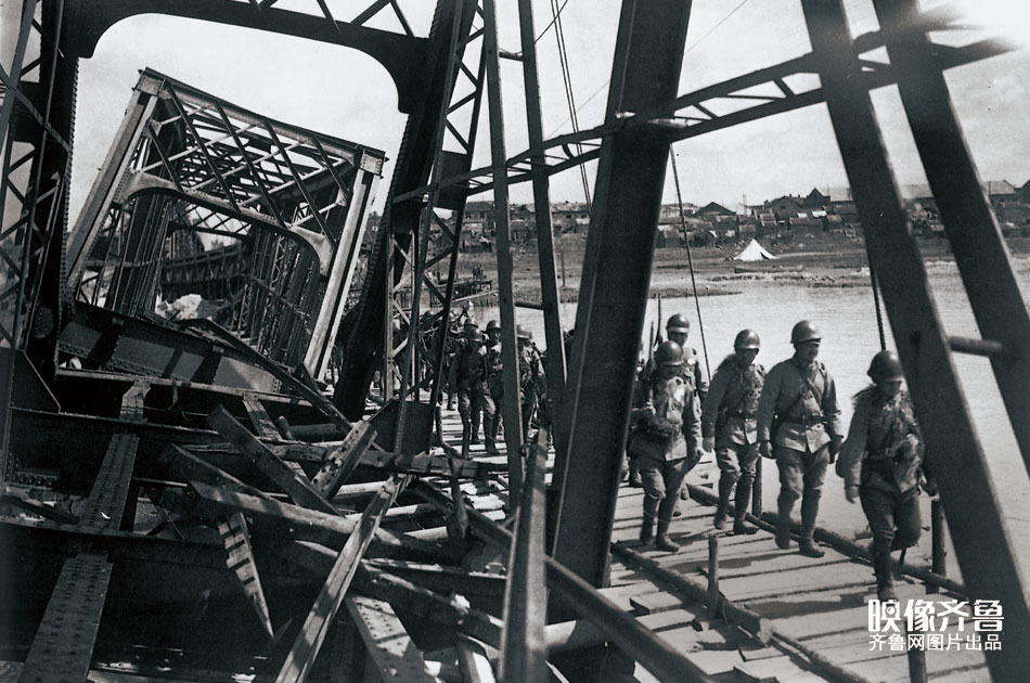 华中派遣军第三师团补兵第三十四连队从津浦铁路淮河铁桥越过淮河，向鲁南地区进犯。