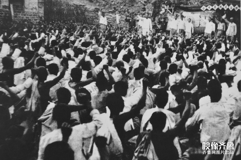 1940年12月，清河区工、农、青、妇、文各界代表联合大会暨清河区各界抗日救国联合会成立大会在博兴县纯化镇召开。图为大会会场。