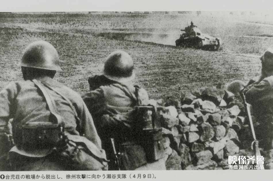 从台儿庄撤出，向徐州进击的日军濑谷支队。图片由山东画报出版社提供
