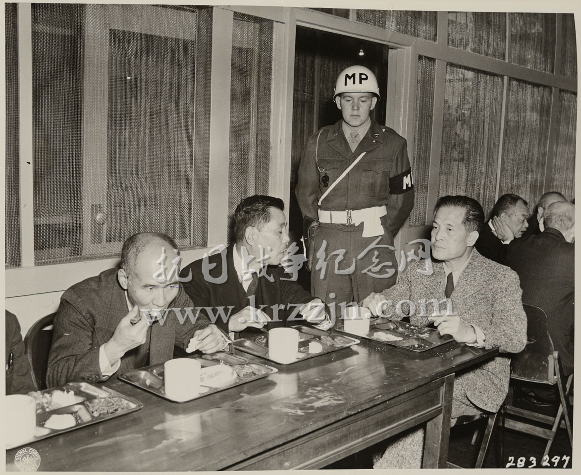 甲级战犯在东京陆军大厦用午餐
