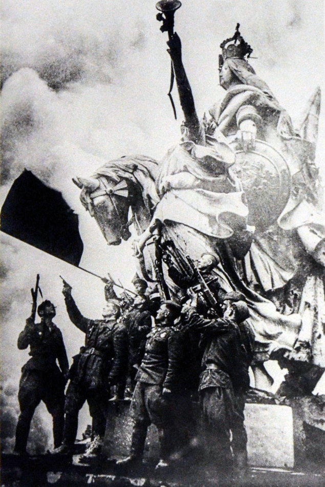 “历史不容忘却”《世界反法西斯战争》摄影展 (32)