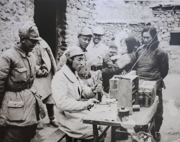 1943年李效黎和冀中无线电技术人员