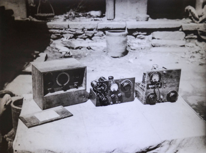 1943年为冀中军区组装的新电台