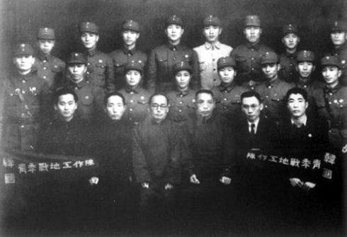 1939年11月17日，被派遣对日军进行心理战的韩国青年战地工作队出发前的纪念留影