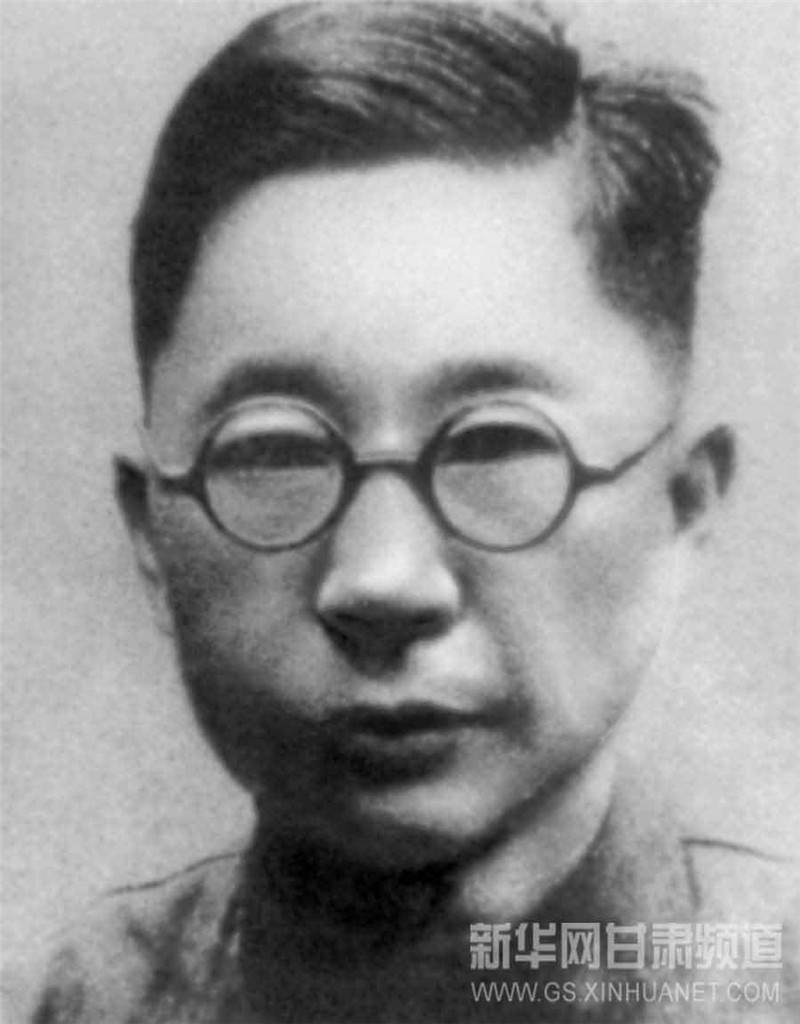 老舍（1899—1966），字舍予，北京市人。著名文学家，在兰州期间发表《两年来抗战中的文艺活动》等文。