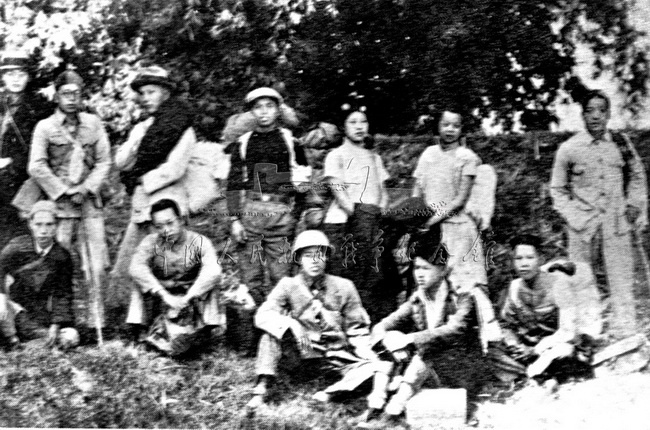 台湾著名爱国士绅丘逢甲之子丘念台领导青年组建东区服务队，在广州各地进行抗战动员和宣传活动。