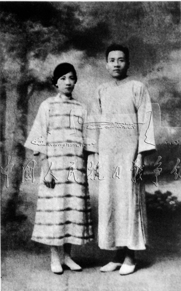 台湾宜兰人蒋渭水，积极组织、领导台湾民众反抗日本殖民统治的运动。图为蒋渭水与妻子的合影。