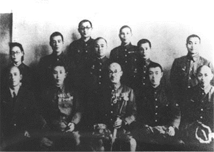 731部队判任官人员合影。