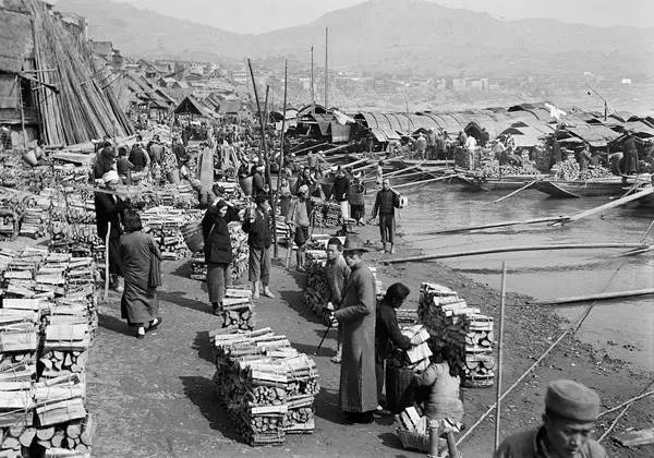 河边的木材市场。万州，1935年2月或3月