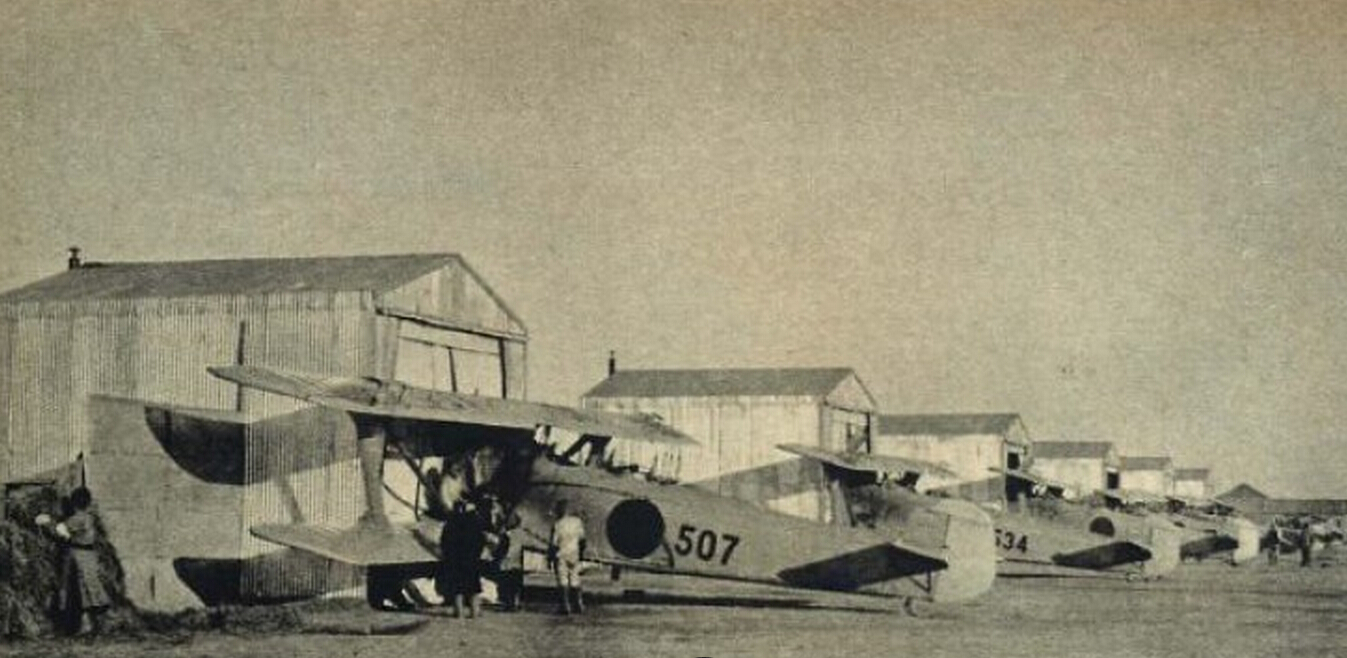 日军在侵略东北中大量使用了飞机。