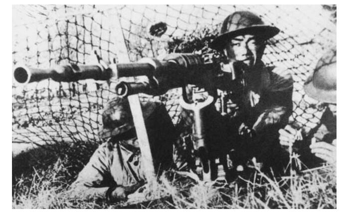 中国军队的一处机枪阵地。面对日军的入侵，中国守军不屈不挠，顽强抵抗着日军的进攻。