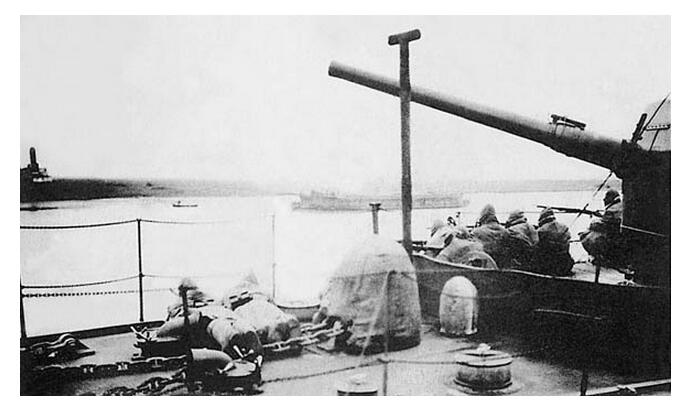 停泊在天津塘沽码头的侵华日军第16驱逐舰队。