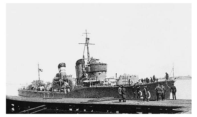 黄浦江上的日舰及其强大的炮火对中国守军构成了莫大的威胁。中国海军准备摧毁日军停靠在汇山码头的指挥中心“出云”舰。