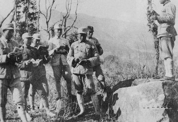 抗日战争时期“新四军”老照片：征战四方的热血男儿