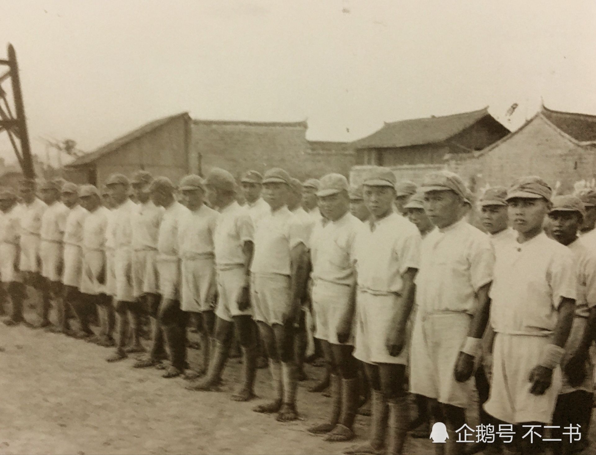 老照片：湘西会战大胜利 缴获的日军装备和日军战俘一览