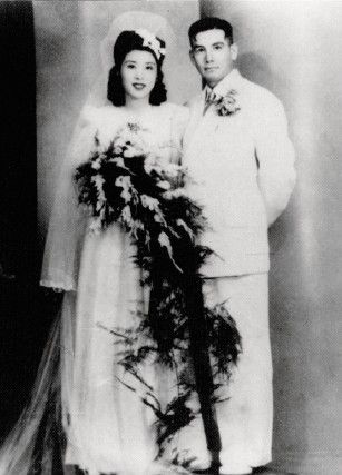 1945 年秋，张灵甫和王玉龄在上海金门大饭店举行婚礼