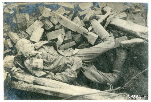 一张照片揭露日军暴行，日军悬赏10万追杀摄影师