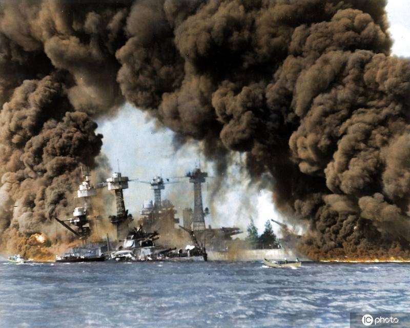 日本偷袭珍珠港，老照片真实再现昔日恐怖时刻。