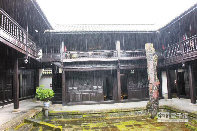 位于云南龙陵县城的董家沟日军慰安所，就是由占领龙陵的日军设立