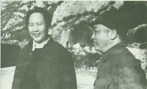 1944年，彭德怀和毛泽东在延安