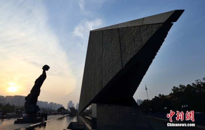 今年是南京大屠杀发生85周年。12月13资料图为侵华日军南京大屠杀遇难同胞纪念馆。 <a target=