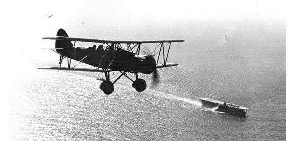 1937年盛夏，活动于中国东南沿海的“加贺”号航母及其九六式舰载攻击机
